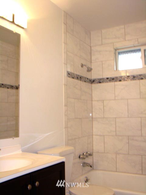 10751 Renton Avenue South Seattle, WA 98178 - Photo 9 of 15 Gallery Image 9