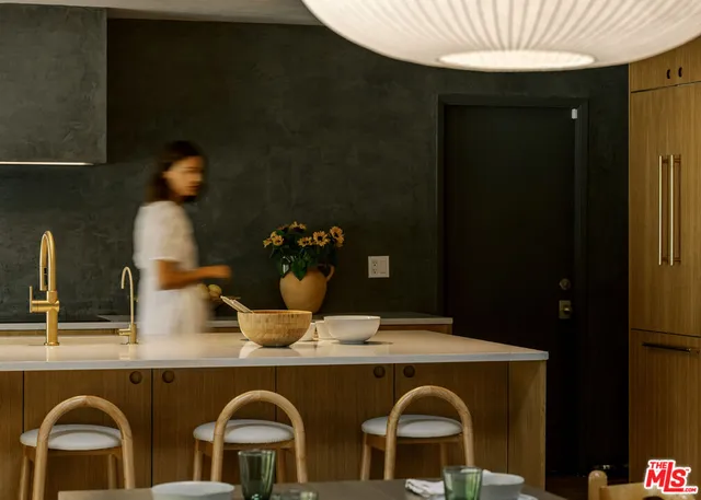 a close view of sink and tap