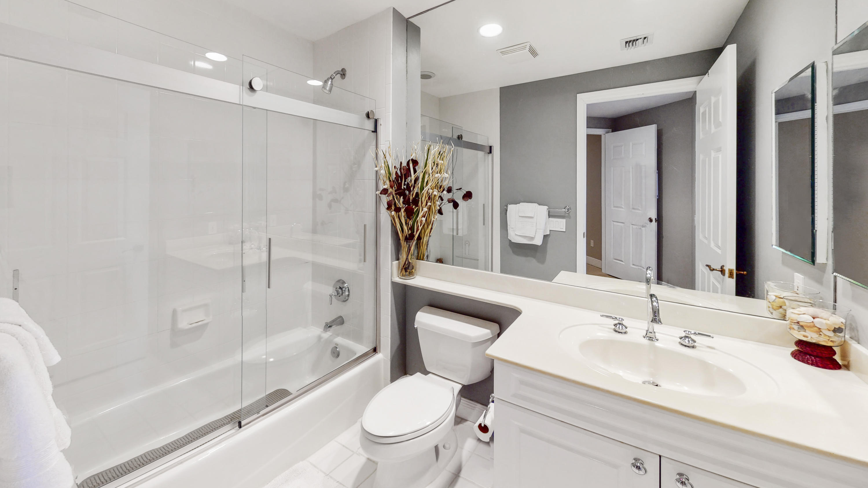340 Highway 1, Unit 206 Jupiter, FL 33477 - Photo 12 of 23 340 S US Highway 1 206 Jupiter Yacht Clu