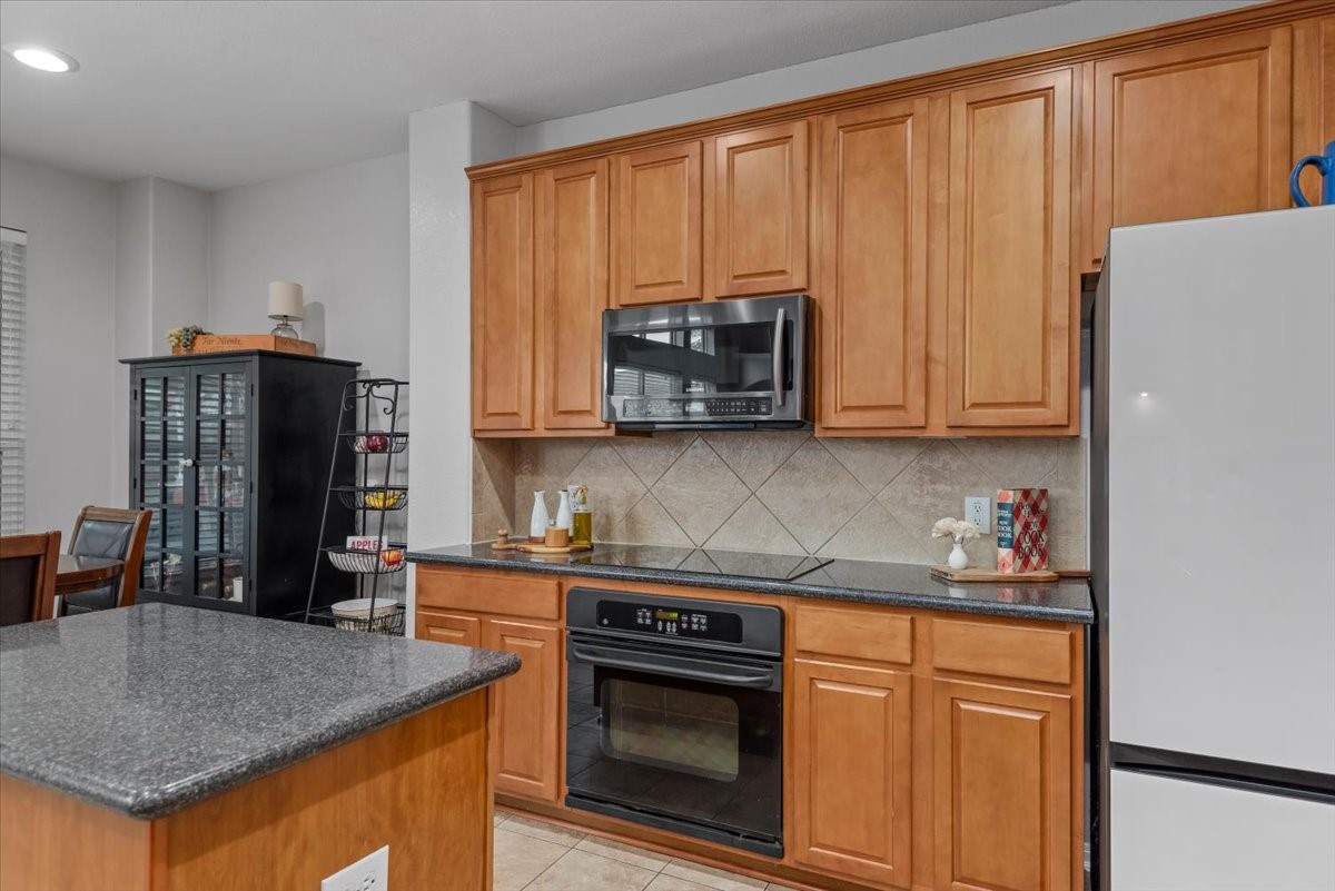 19222 Holly Shade Court Spring, TX 77379 - Photo 15 of 37 Lots of storage and counter space!