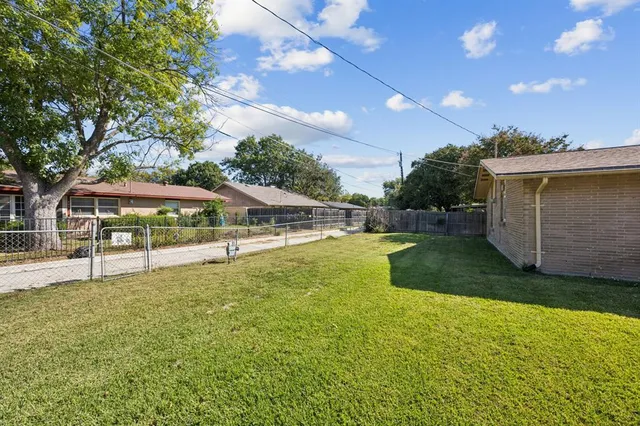 a view of a house with swimming pool
