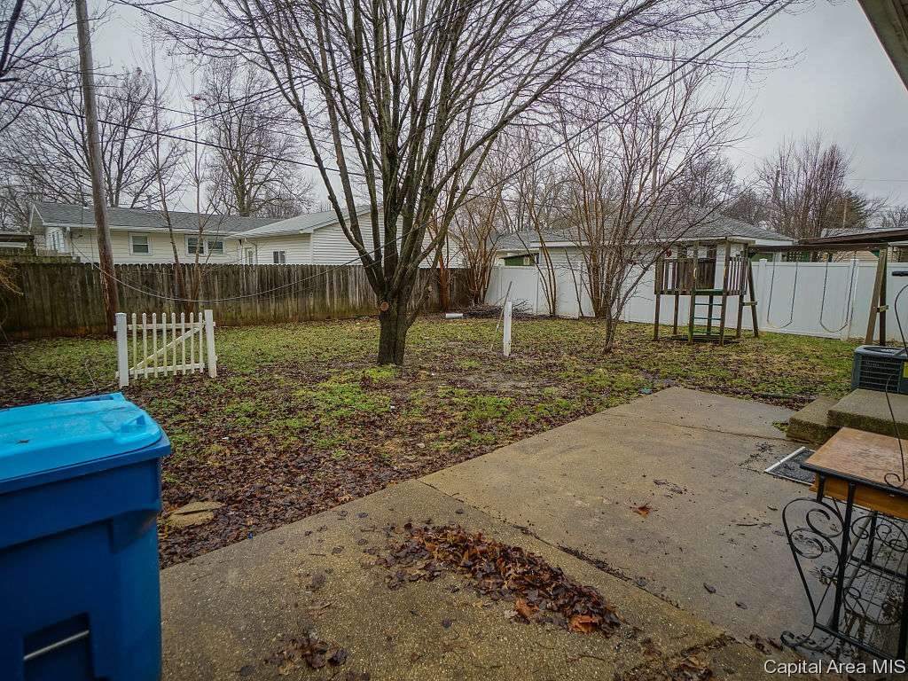 1637 North 19th Street Springfield, IL 62702 - Photo 2 of 9