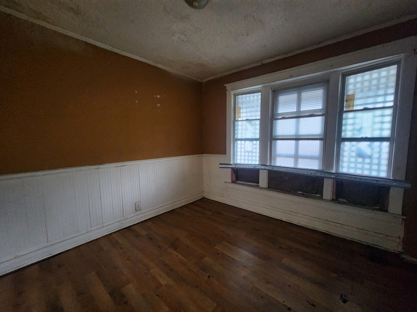 18 West 114th Street Chicago, IL 60628 - Photo 10 of 14 a view of an empty room with wooden floor and a window
