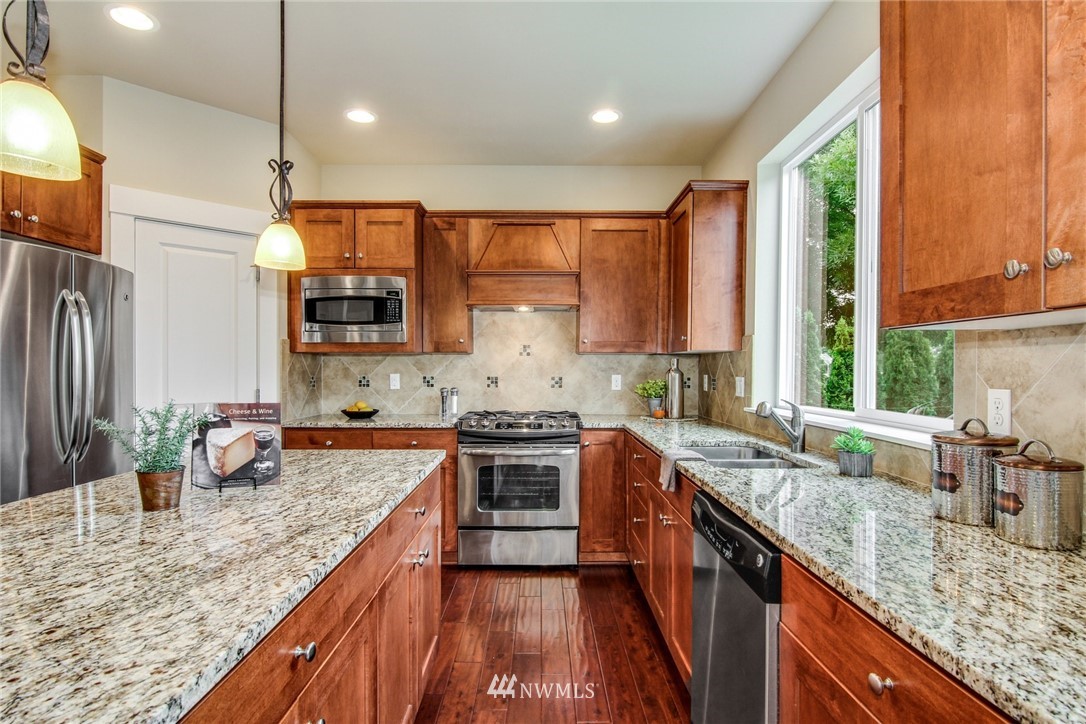 4100 Northeast 2nd Place Renton, WA 98059 - Photo 8 of 25