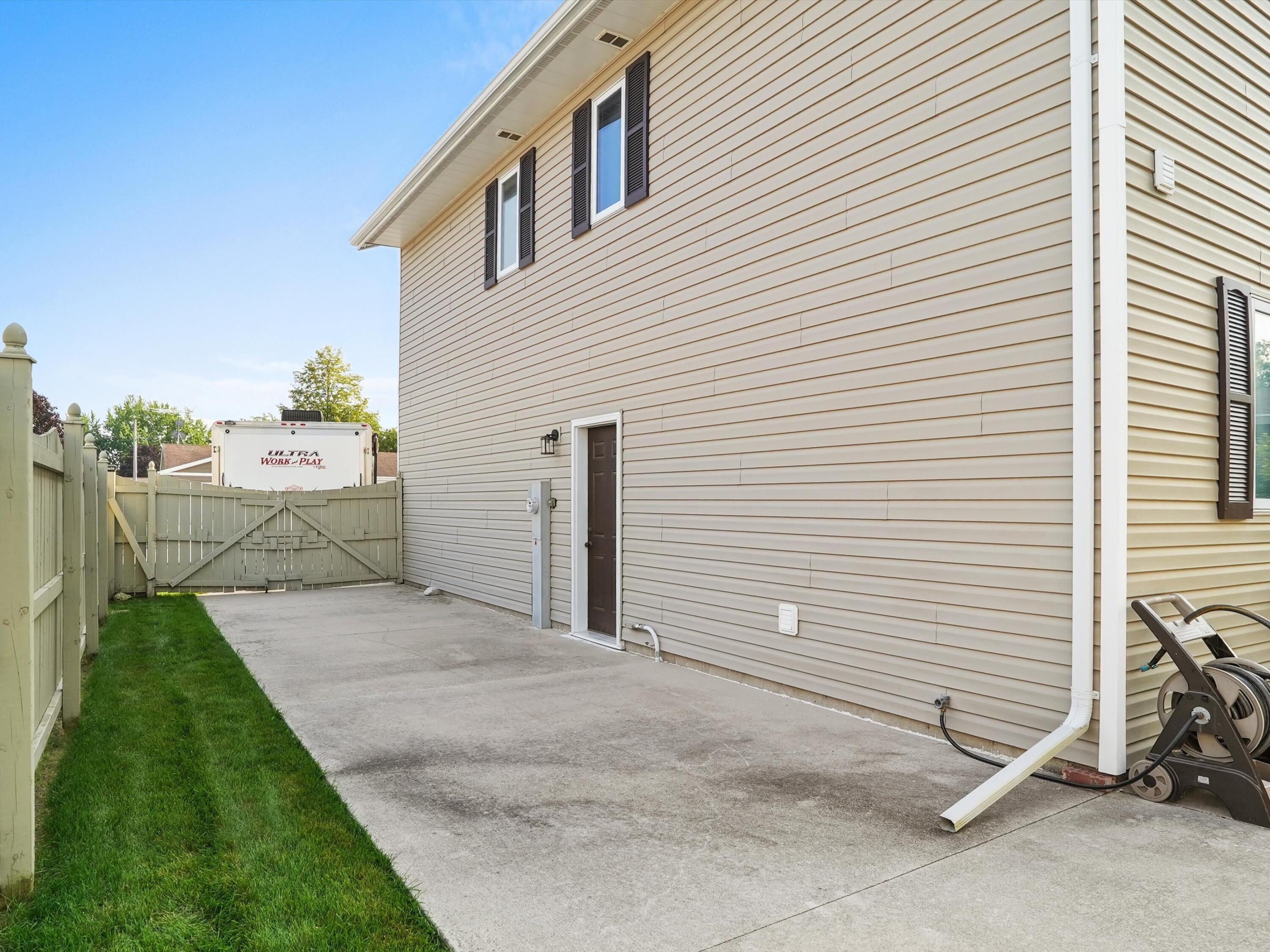 2810 44th Street Two Rivers, WI 54241 - Photo 5 of 50 05-DSC09682