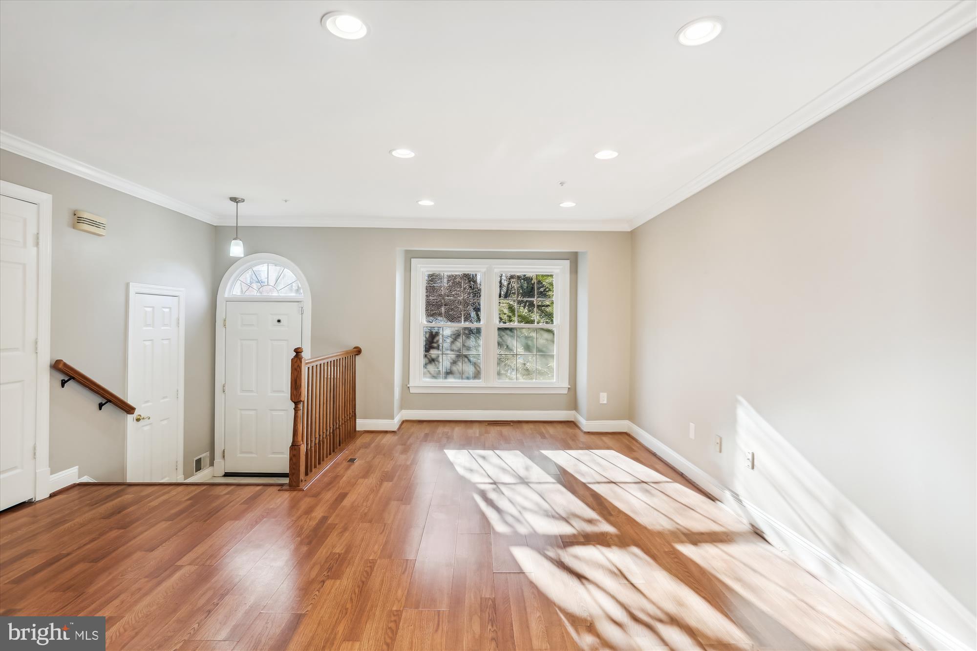 11225 Watermill Lane Silver Spring, MD 20902 - Photo 5 of 32 Living Room View