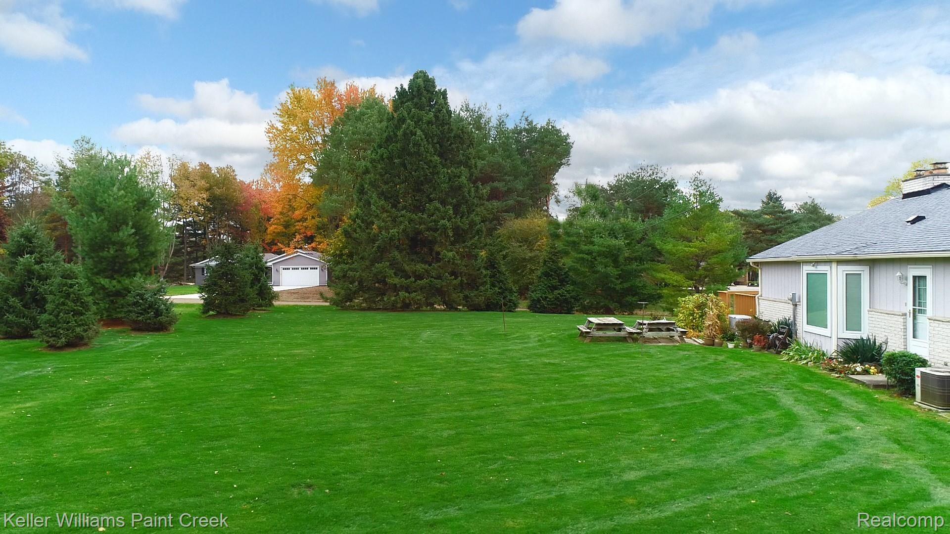 1285 East Gunn Road Rochester, MI 48306 - Photo 45 of 55 back yard