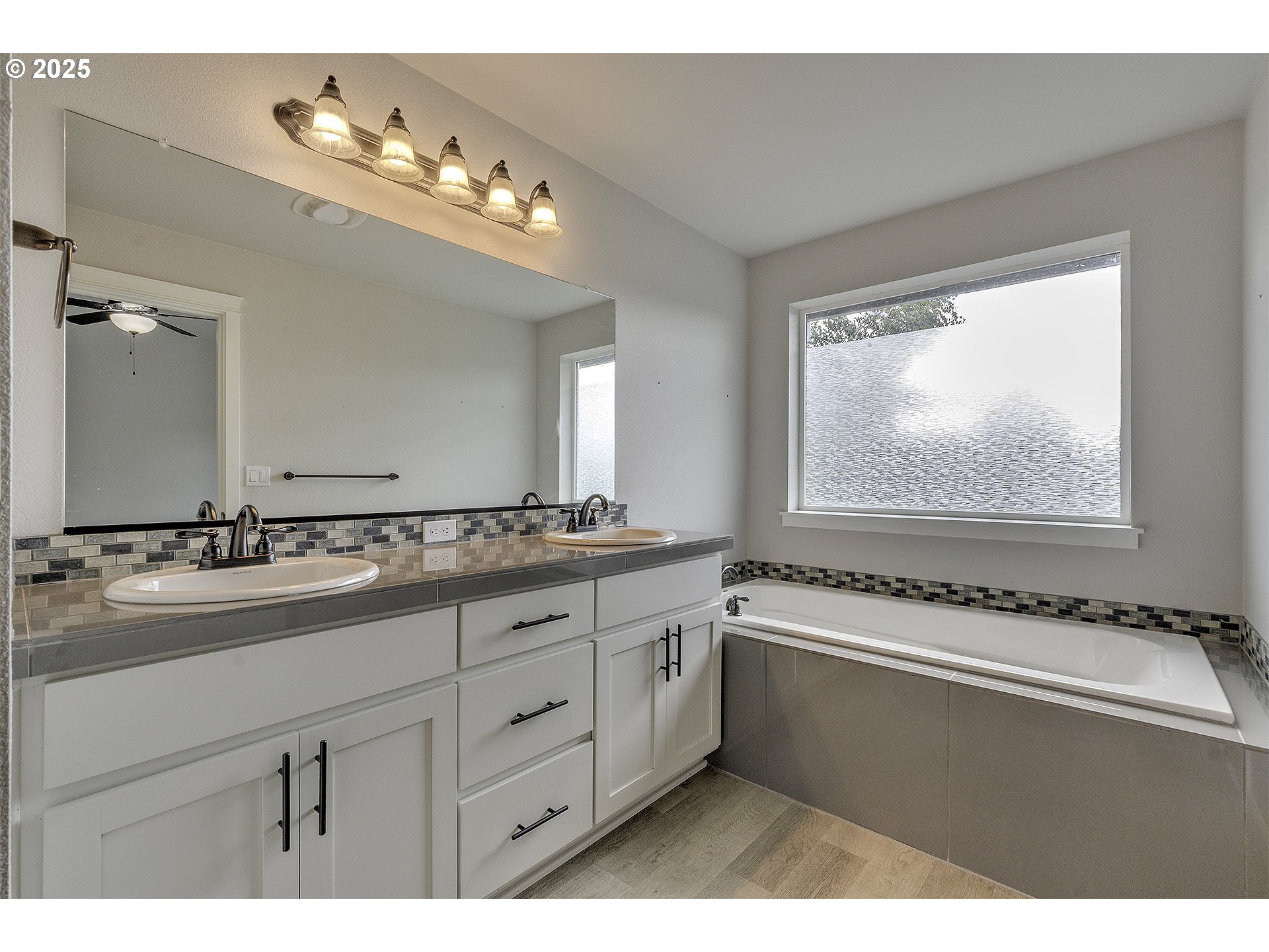1015 South Nectarine Street Cornelius, OR 97113 - Photo 21 of 36 a bathroom with a sink and a mirror