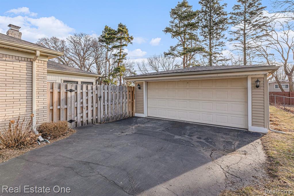 1726 Pedersen Road Walled Lake, MI 48390 - Photo 24 of 28 Gallery Image 24