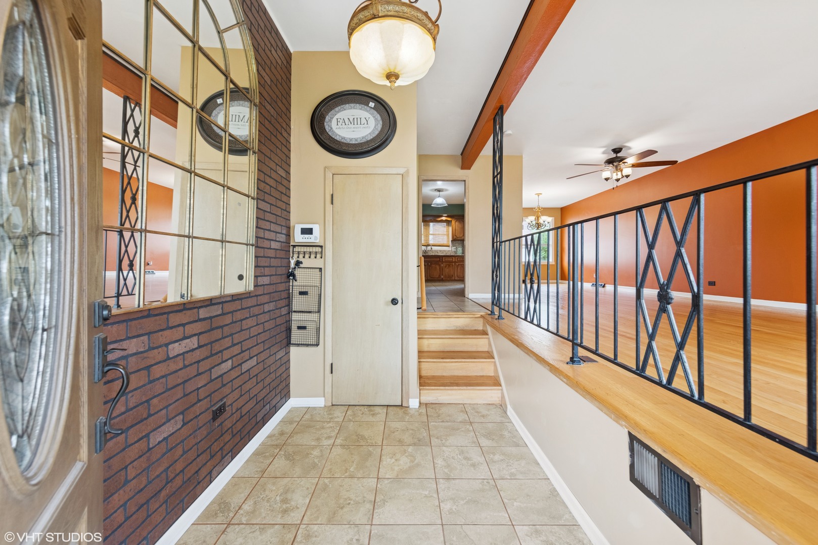 1826 Coolidge Avenue Berkeley, IL 60163 - Photo 2 of 15 a view of a entryway