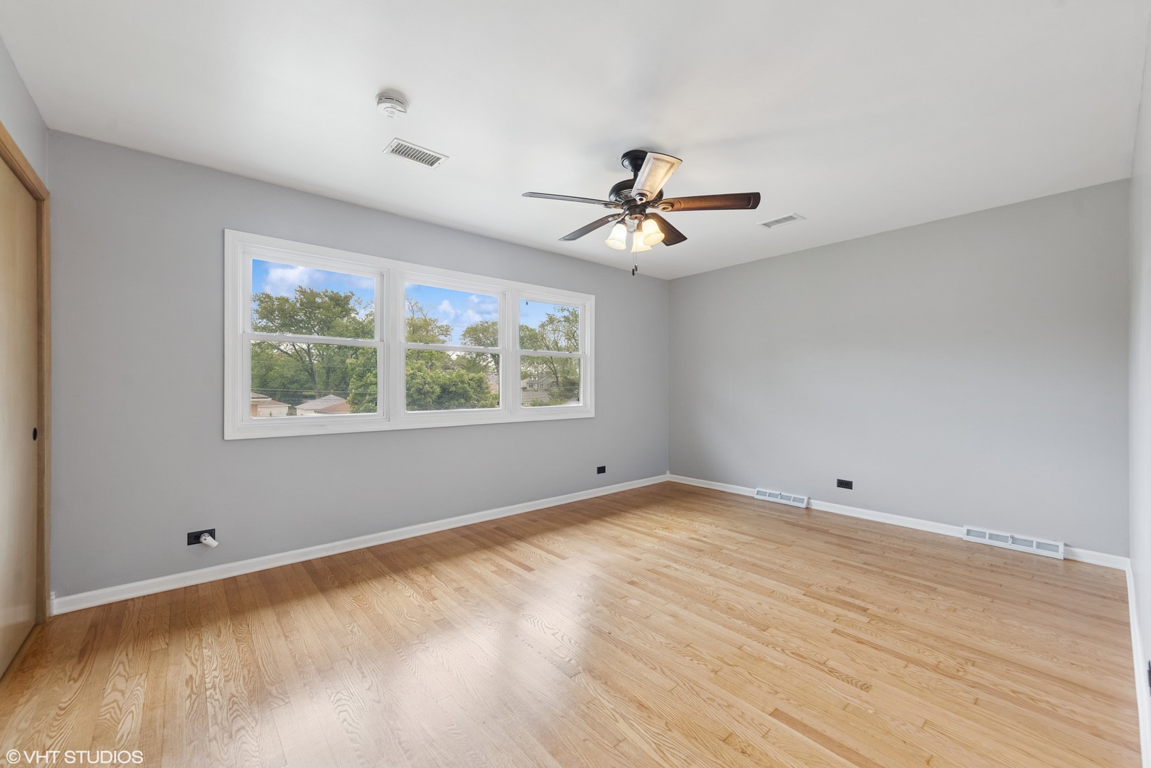1826 Coolidge Avenue Berkeley, IL 60163 - Photo 6 of 15 a view of an empty room with a window
