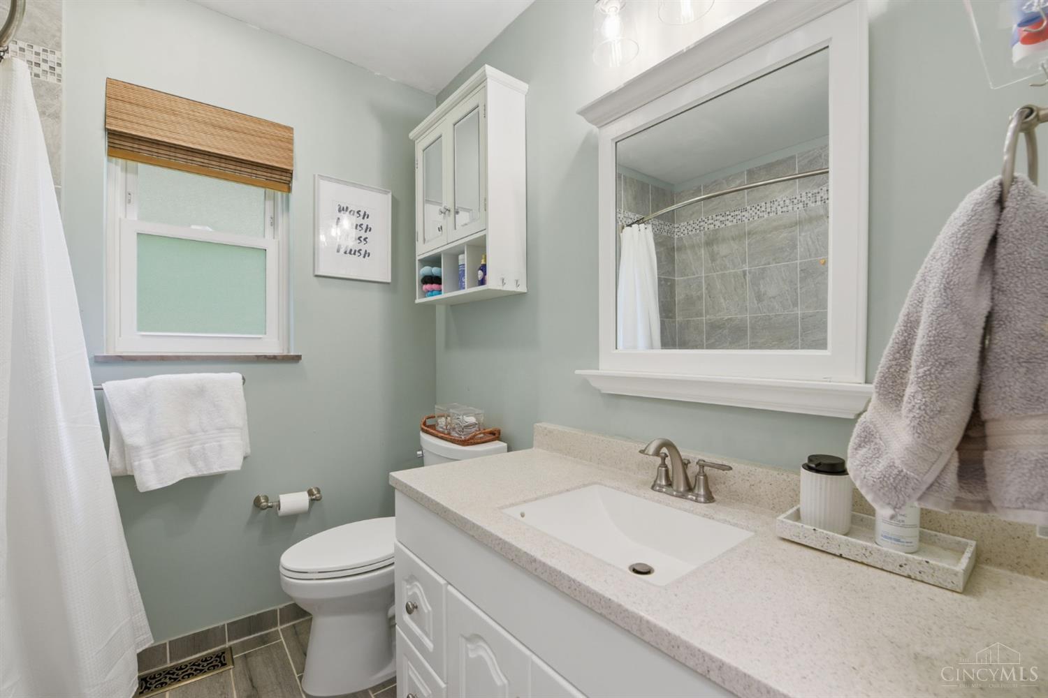 345 Fleming Road Wyoming, OH 45215 - Photo 14 of 34