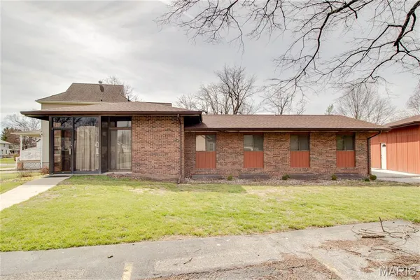 $228,000 | 238 North High Street, Carlinville, IL 62626