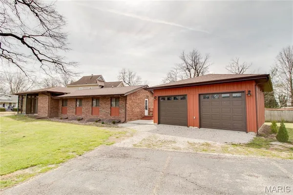 $228,000 | 238 North High Street, Carlinville, IL 62626