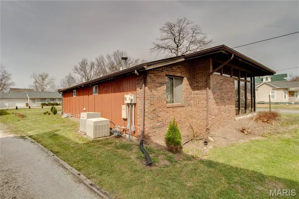$228,000 | 238 North High Street, Carlinville, IL 62626