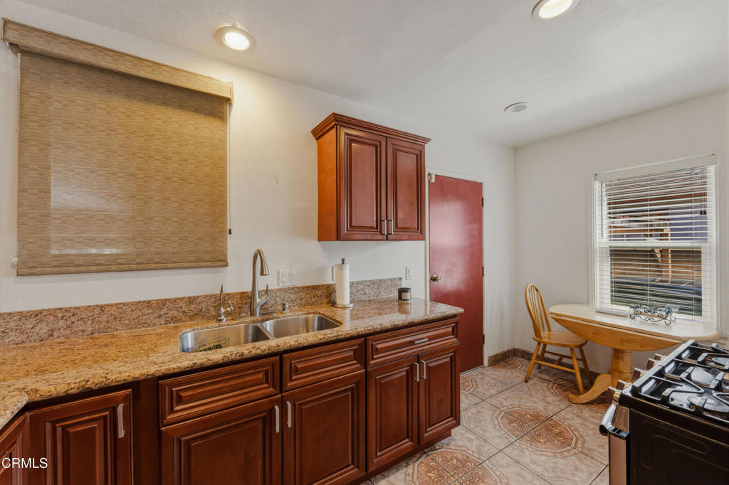 164 Harding Avenue Oxnard, CA 93030 - Photo 13 of 28