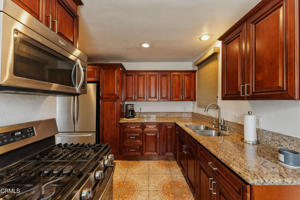 164 Harding Avenue Oxnard, CA 93030 - Photo 14 of 28