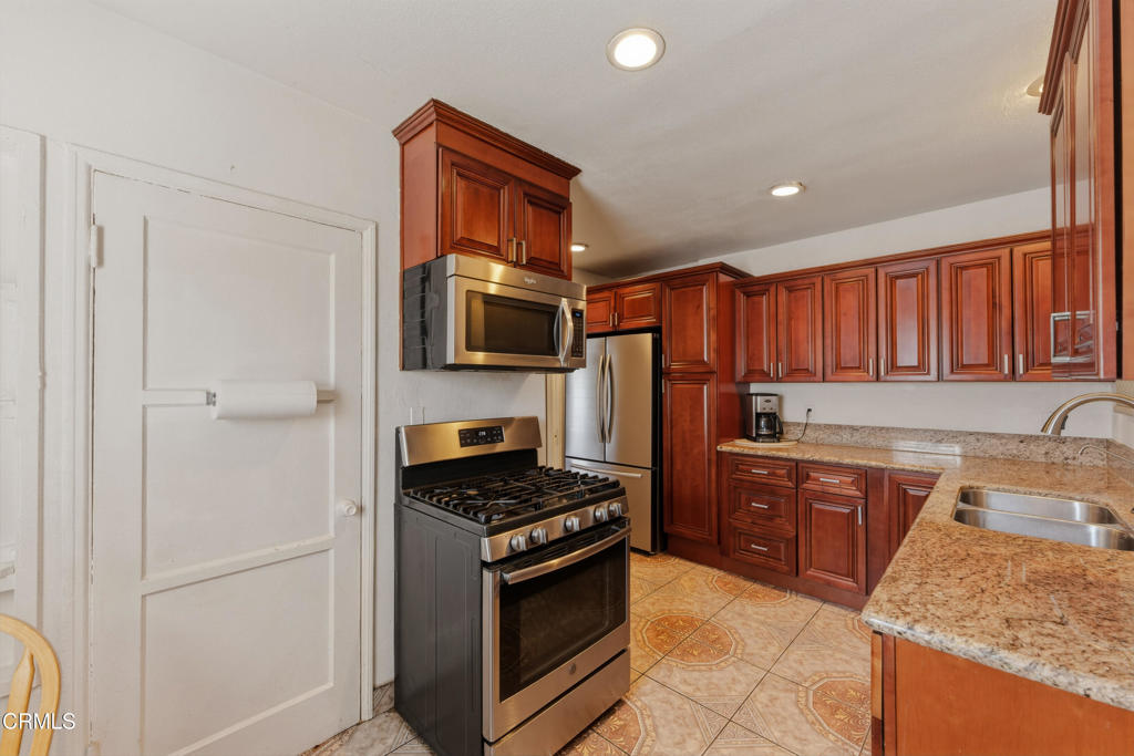 164 Harding Avenue Oxnard, CA 93030 - Photo 15 of 28