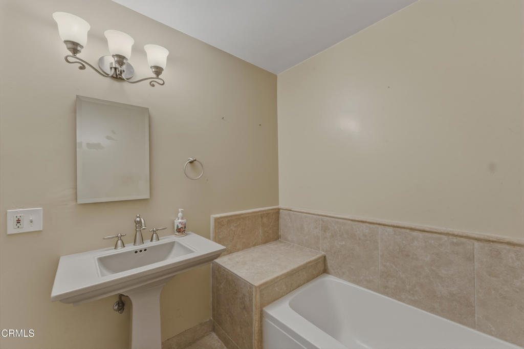 164 Harding Avenue Oxnard, CA 93030 - Photo 16 of 28