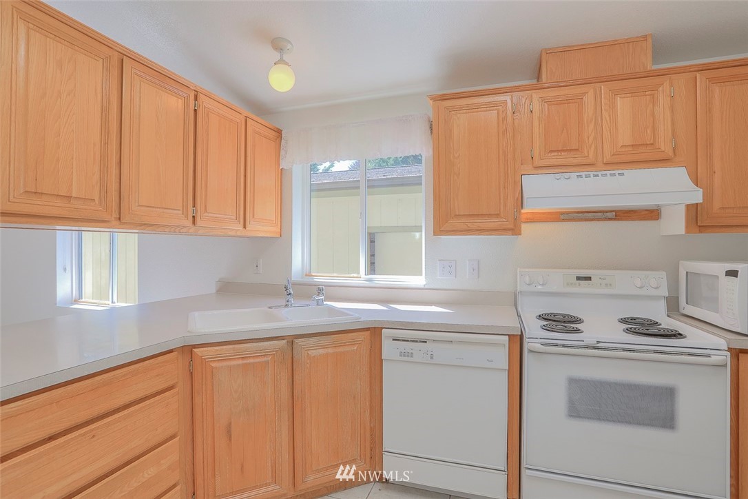 1118 Park Circle Bothell, WA 98021 - Photo 4 of 25