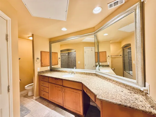$2,000 | 2400 McCue Road, Unit 325, Houston, TX 77056