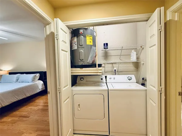 $2,000 | 2400 McCue Road, Unit 325, Houston, TX 77056