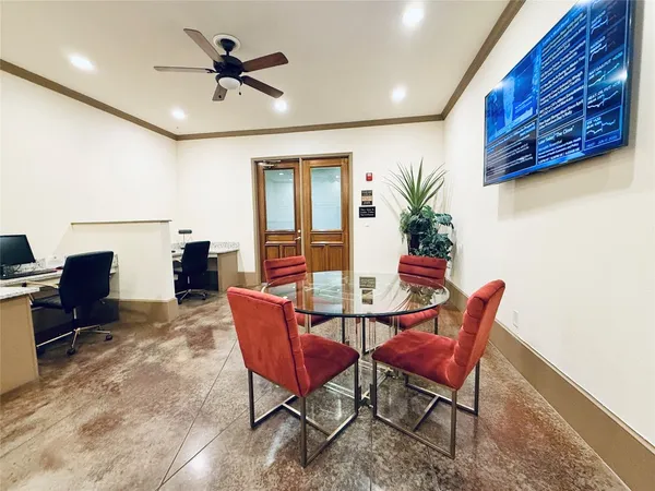 $2,000 | 2400 McCue Road, Unit 325, Houston, TX 77056