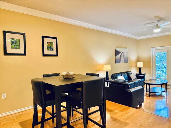 $2,000 | 2400 McCue Road, Unit 325, Houston, TX 77056