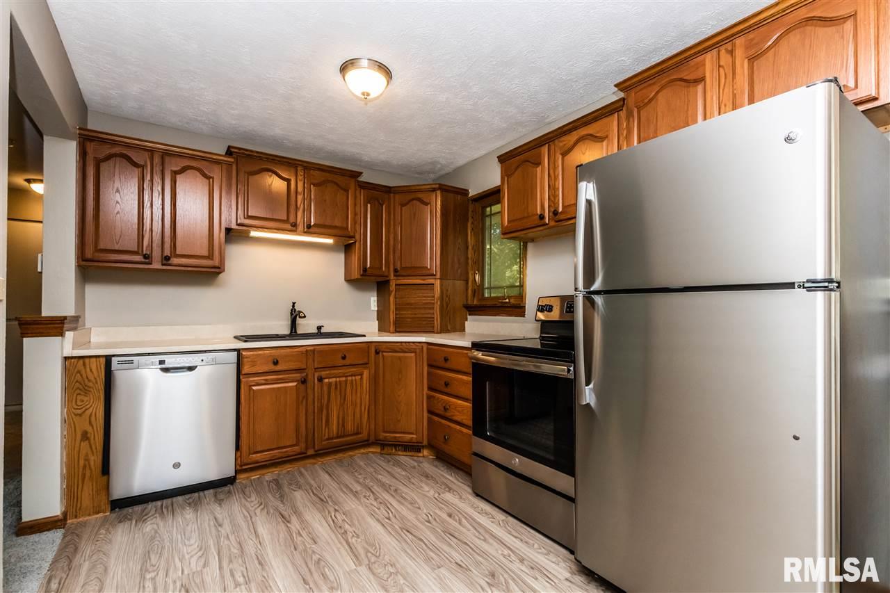 111 Crestview Road East Peoria, IL 61611 - Photo 8 of 36 Gallery Image 8