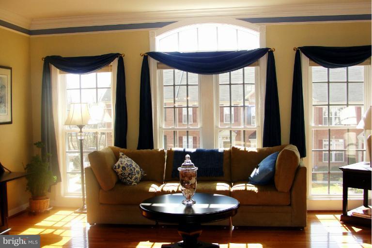 5144 Key View Way, Unit 5144 Perry Hall, MD 21128 - Photo 7 of 30 Living Room