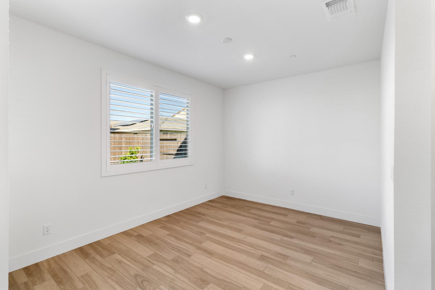 4263 Orpheus Circle Rancho Cordova, CA 95742 - Photo 19 of 51 an empty room with a window