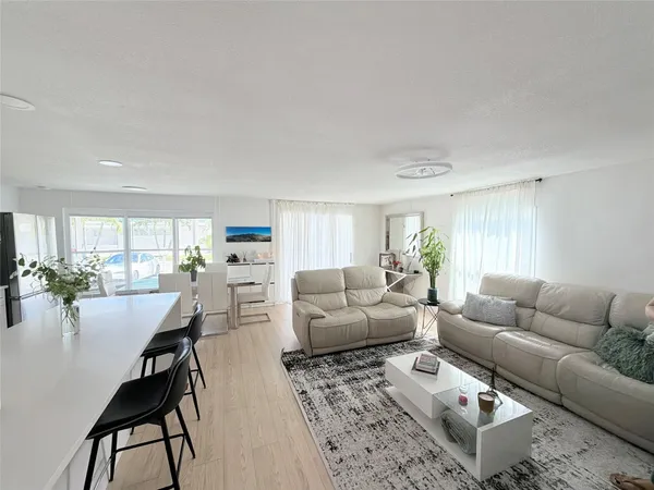 $2,700 | 5221 Southwest 25th Avenue, Fort Lauderdale, FL 33312