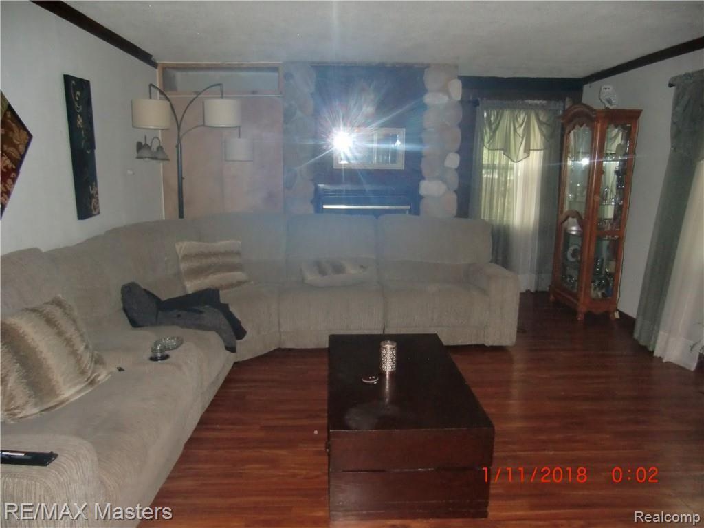 24150 Middlebelt Road New Boston, MI 48164 - Photo 2 of 14 CIMG4103.JPG