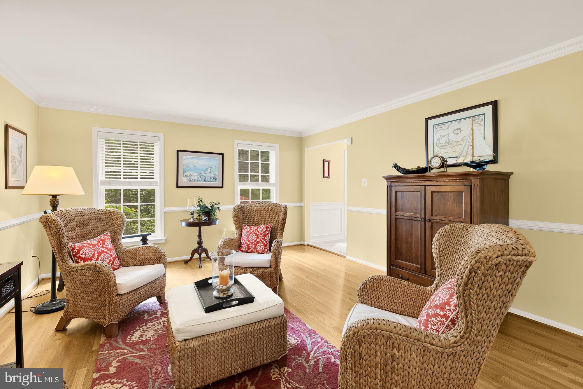 5117 Pheasant Ridge Road Fairfax, VA 22030 - Photo 4 of 59 a living room with furniture and a window