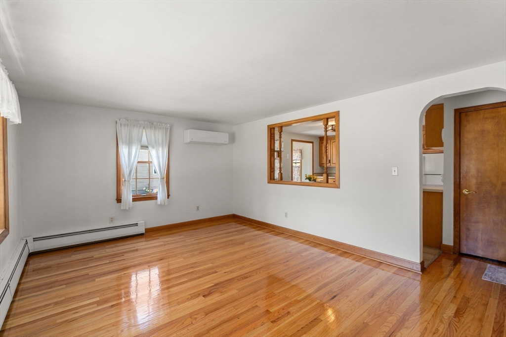 1534 Donohue Road Chicopee, MA 01020 - Photo 9 of 33