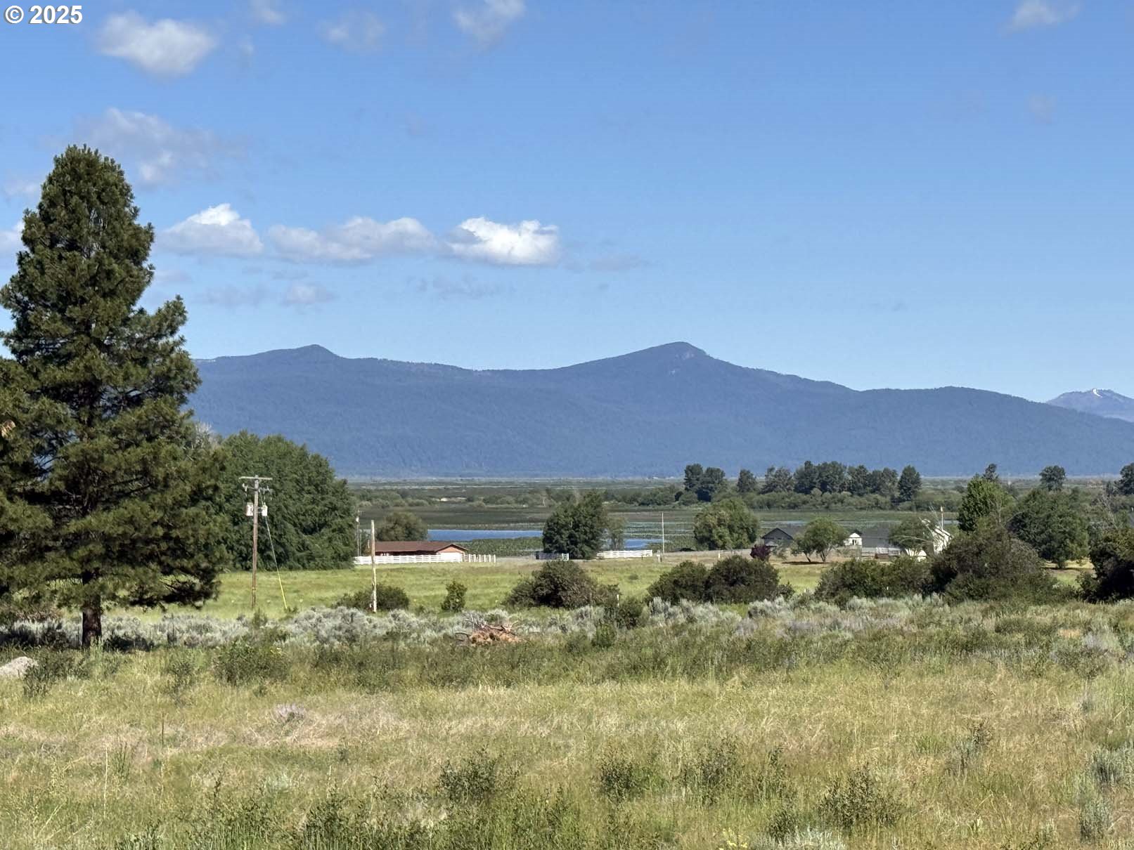 Lakeland Road, Unit 17 Chiloquin, OR 97624 - Photo 5 of 26 a view of a town with mountains in the background