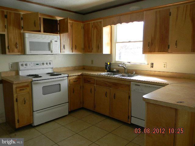 121 Utah Road Stevensville, MD 21666 - Photo 6 of 13 Kitchen