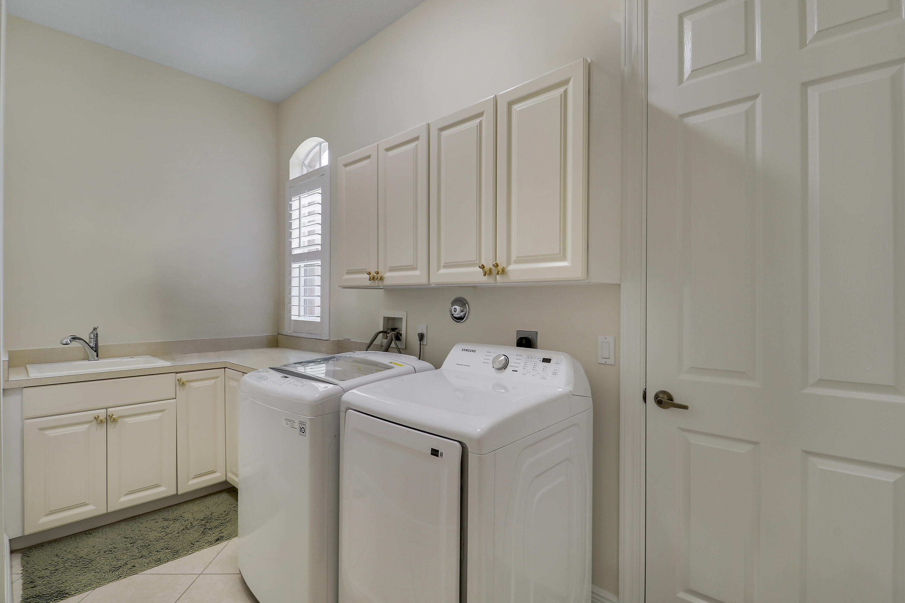 8618 Tompson Point Road Port St. Lucie, FL 34986 - Photo 38 of 76 Laundry Room