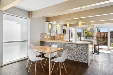 $725,000 | 320 Vía Casitas, Unit 109, Greenbrae, CA 94904