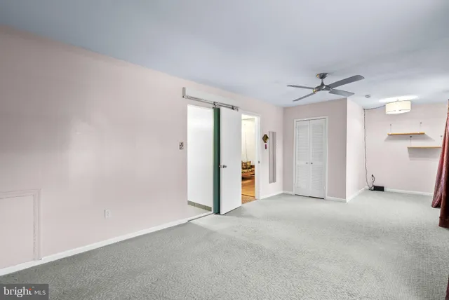 a view of empty room with a ceiling fan