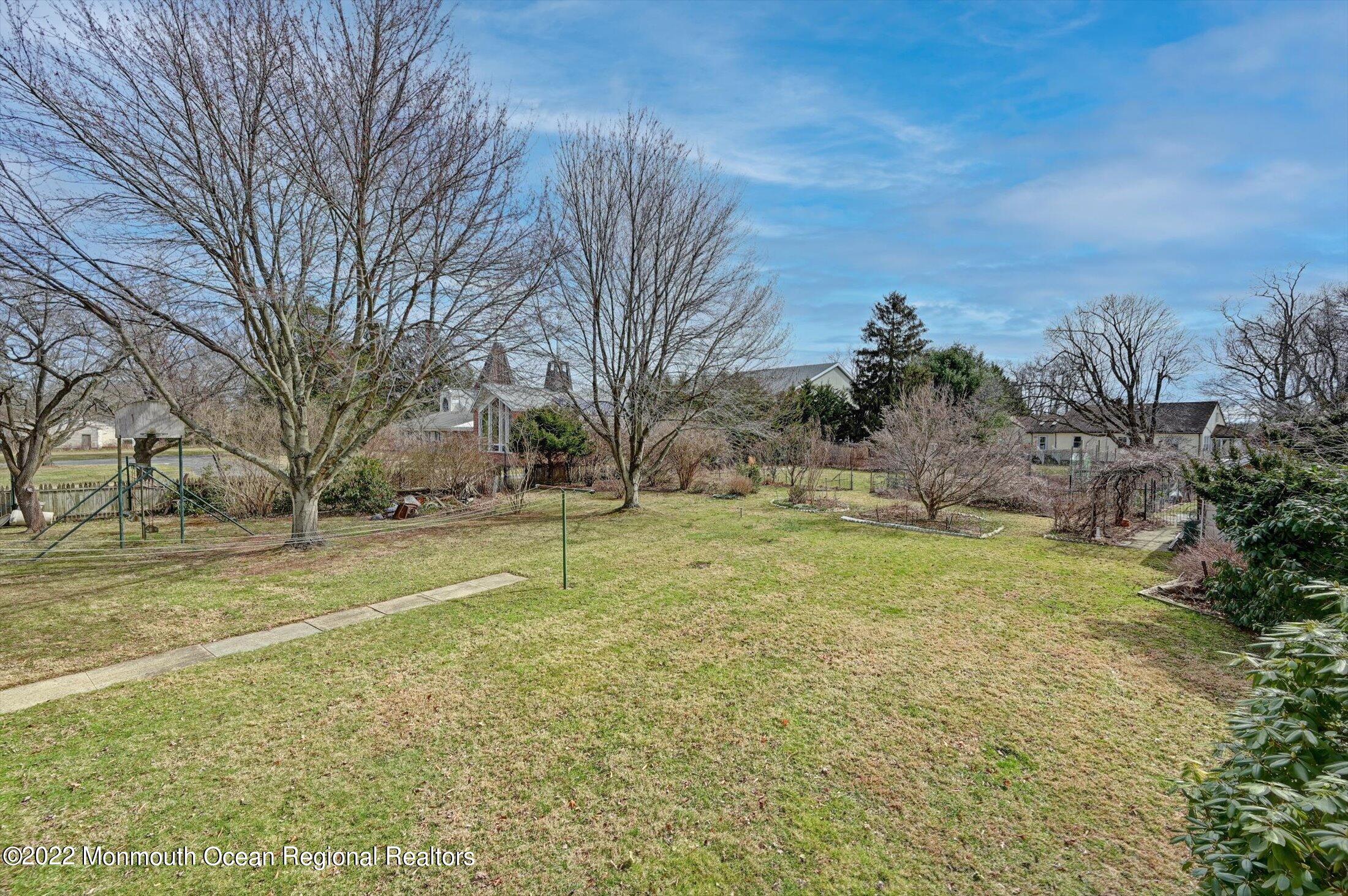 82 Wyckoff Road Eatontown, NJ 07724 - Photo 21 of 38 21-20167790