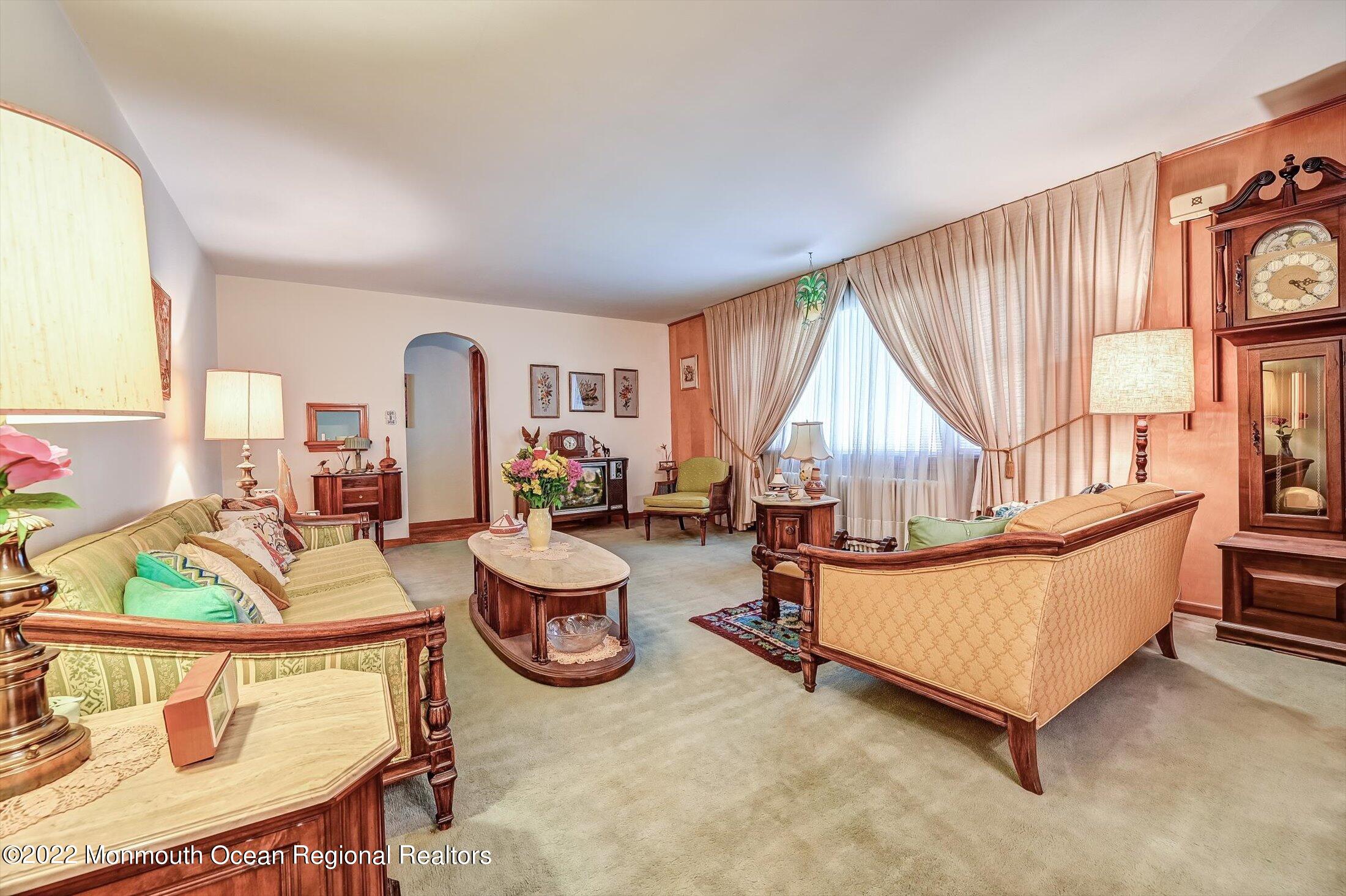 82 Wyckoff Road Eatontown, NJ 07724 - Photo 4 of 38 04-20167656