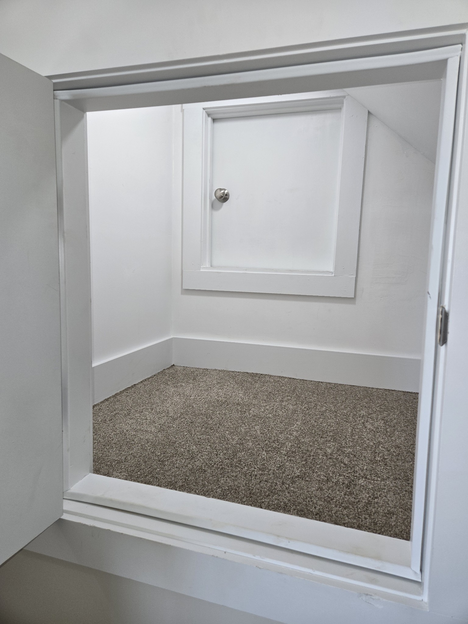 6006 Valley Road Springfield, TN 37172 - Photo 21 of 33 a bathroom with a bathtub