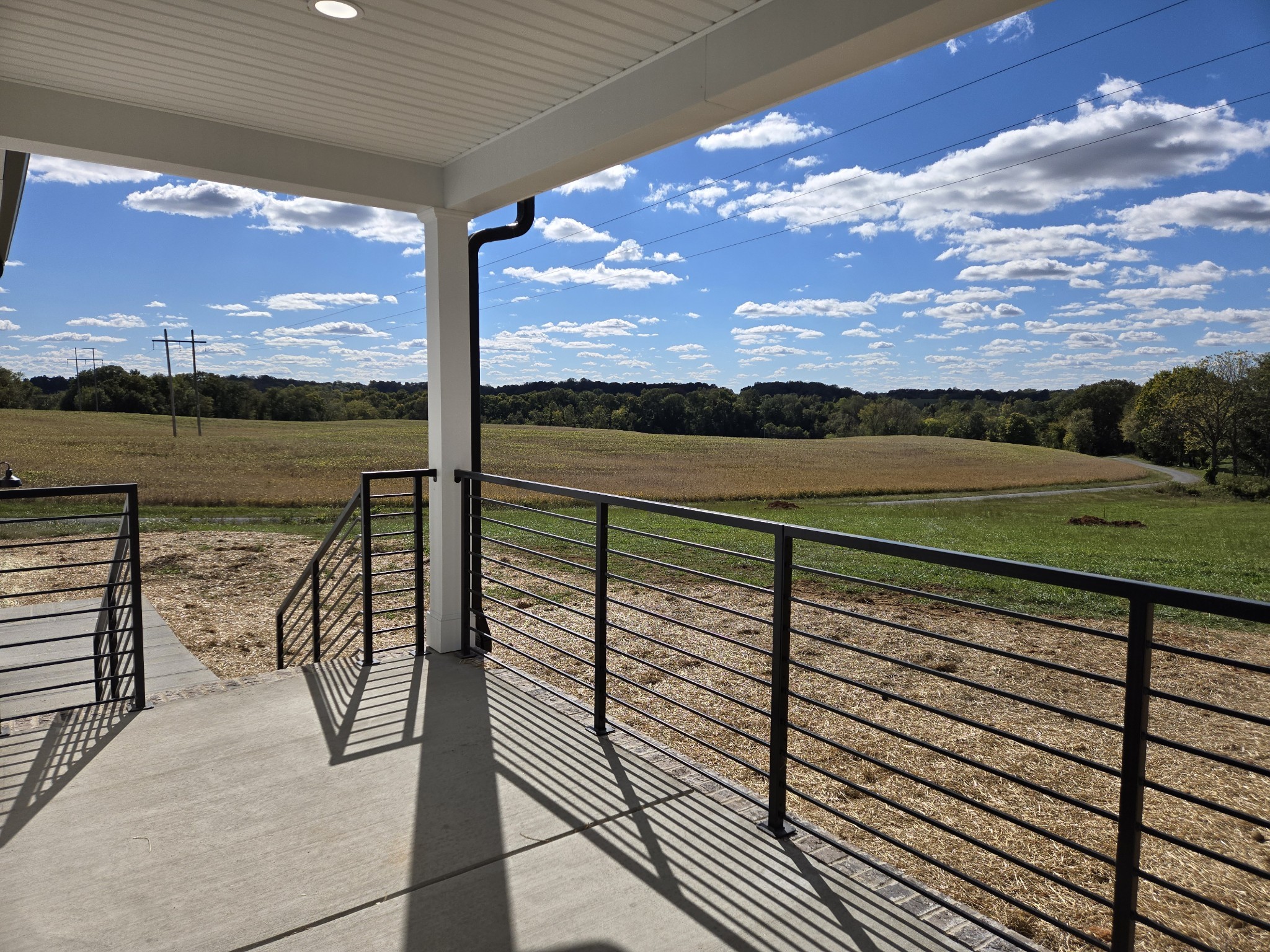 6006 Valley Road Springfield, TN 37172 - Photo 3 of 33 a view of ocean from a balcony