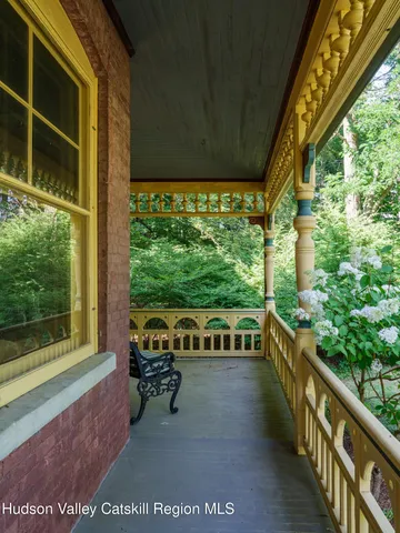 a view of an outdoor space