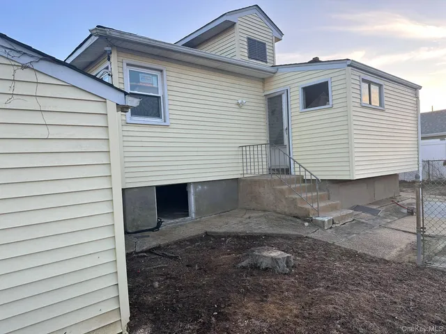 $3,500 | 136 Cary Place, Freeport, NY 11520