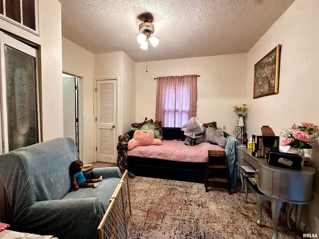 $63,000 | 305 West Lincoln Street, Harrisburg, IL 62946