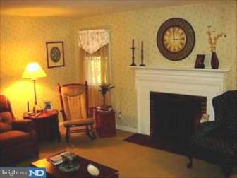 523 Marks Road Oreland, PA 19075 - Photo 3 of 5 Living Room