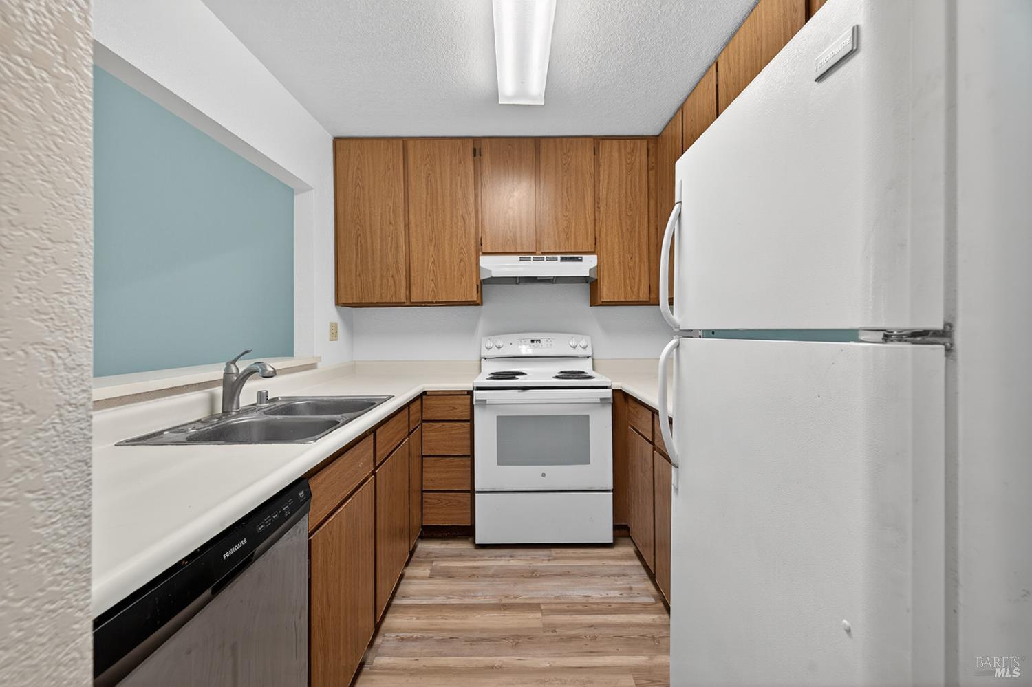 505 Norlee Street Sebastopol, CA 95472 - Photo 8 of 35 Kitchen space for all your chef's needs!