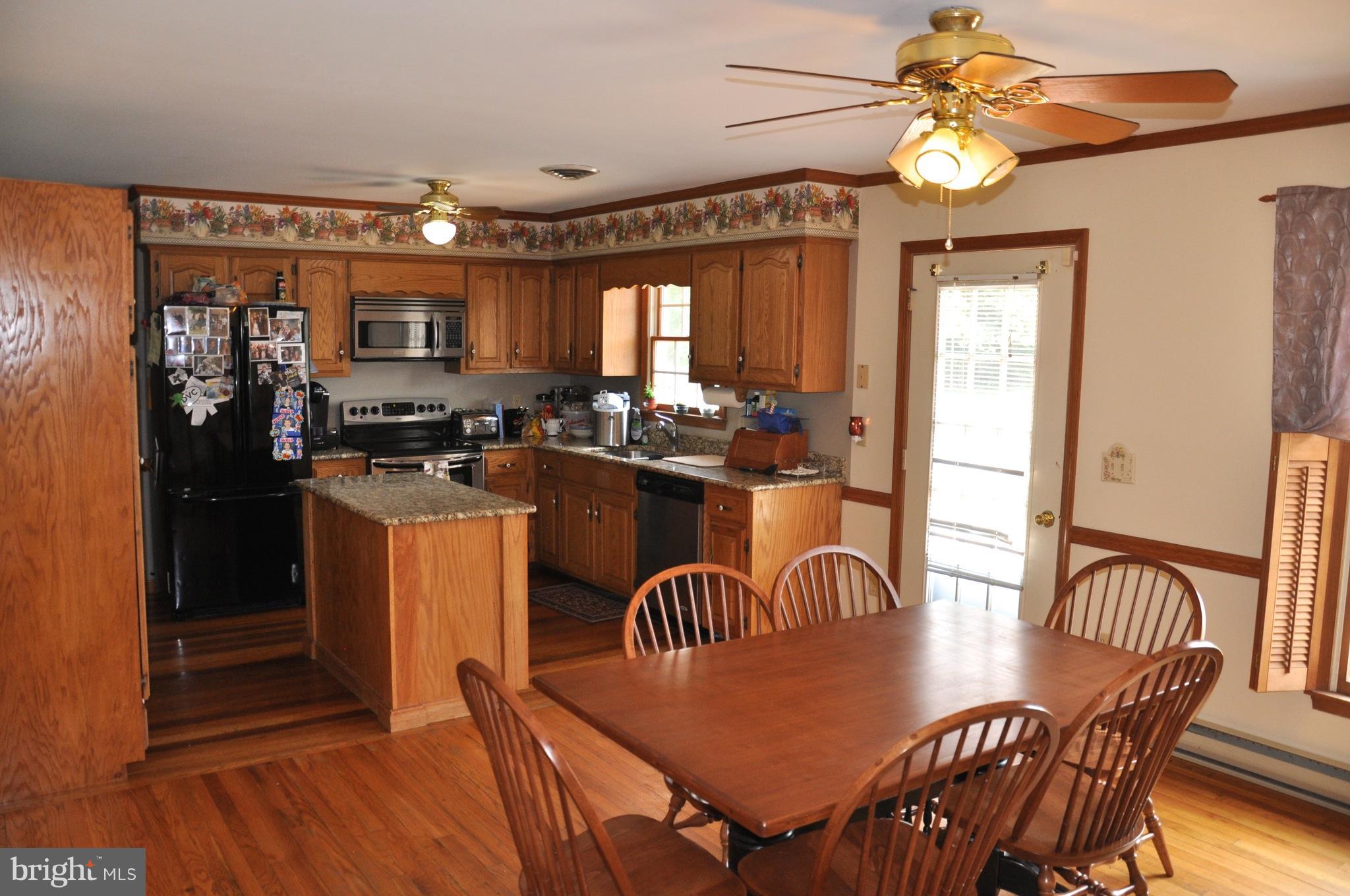 8473 Broad Neck Road Chestertown, MD 21620 - Photo 3 of 11 Kitchen with breakfast eatery